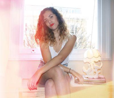 songwriting chick in London.