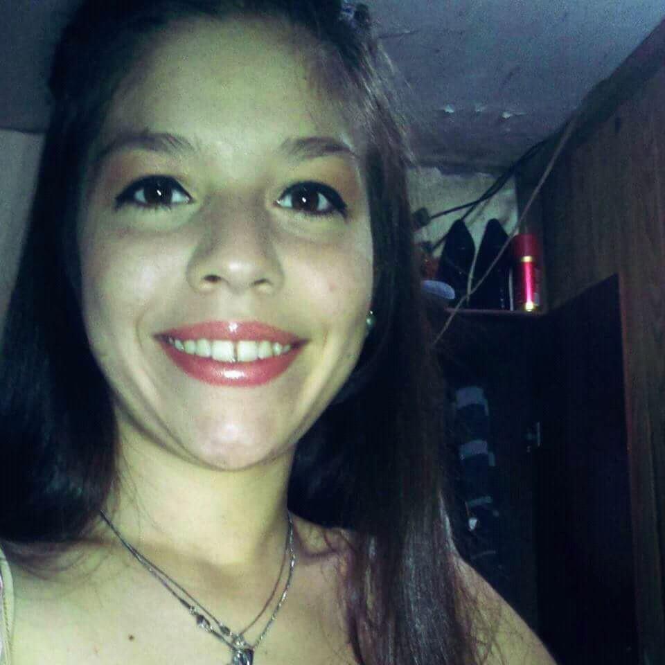 Vivir solo cuesta vida.~
