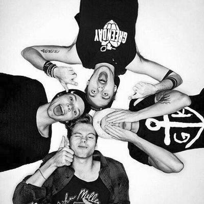 hii we love 5sos and we want to help you get a follow :)

Follow @Clifford_Crew