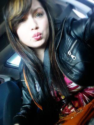 Its Hard to Find A friend that's 96% Funny 98% sexy and 100% sweet so don't lose me !!! 乇 v 乇 ﾚ I N ♡
