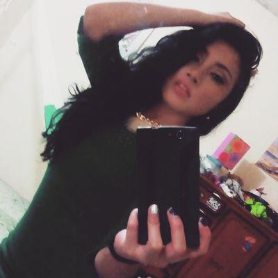 Quiero un cigarro!!..o un beso tuyo :3