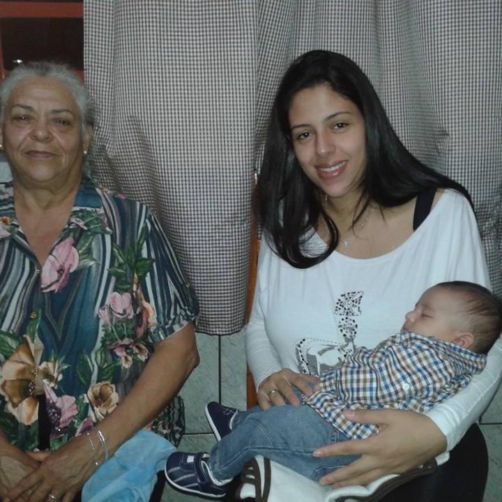 Ninguém confia em ninguém, é melhor assim. eu nem na minha sombra e nem ela em mim $ fé em Deus ♥ !