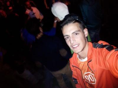 1995, amante del futbol y aun mas del breakbeat, madridista hasta la medula y amigo de mis amigos. Villanueva de Algaidas (Málaga). instagram: david4_algaidas