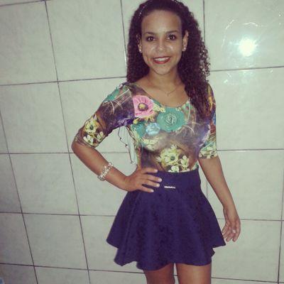 Quebra, requebra, finge que quebra e disquebra ;P #DanceComoSeNinguémEstivesseTeOlhandoDançar Deixa a música te envolver e o ritmo te levar.