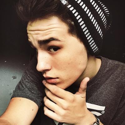 Fan page for Jacob Michael Whitesides. (start tweeting at 200 followers)