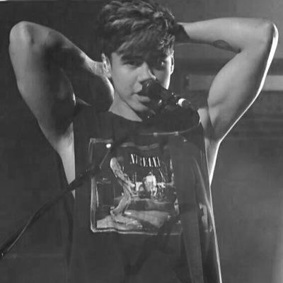 ☁i know a thing or two about 5sos☁☺ Justin is my daddy ✨✨