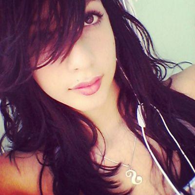 • 'Biografia {?}
Fala sério! Como vou resumir minha
vida aki no twitter?
;P