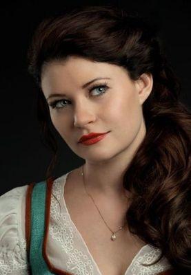Everything In #OnceUponATime is just a little chipped. But not i finally see what i want and it is #Rumpel.