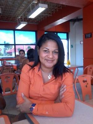 T.S.U. en Mercadeo, Docente, empleada LUZ,  100% Madre. Llena de mucha fe y esperanza por que Venezuela despierte con un nuevo sol.