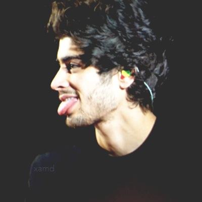 don't follow this account follow @larrysziall ily
