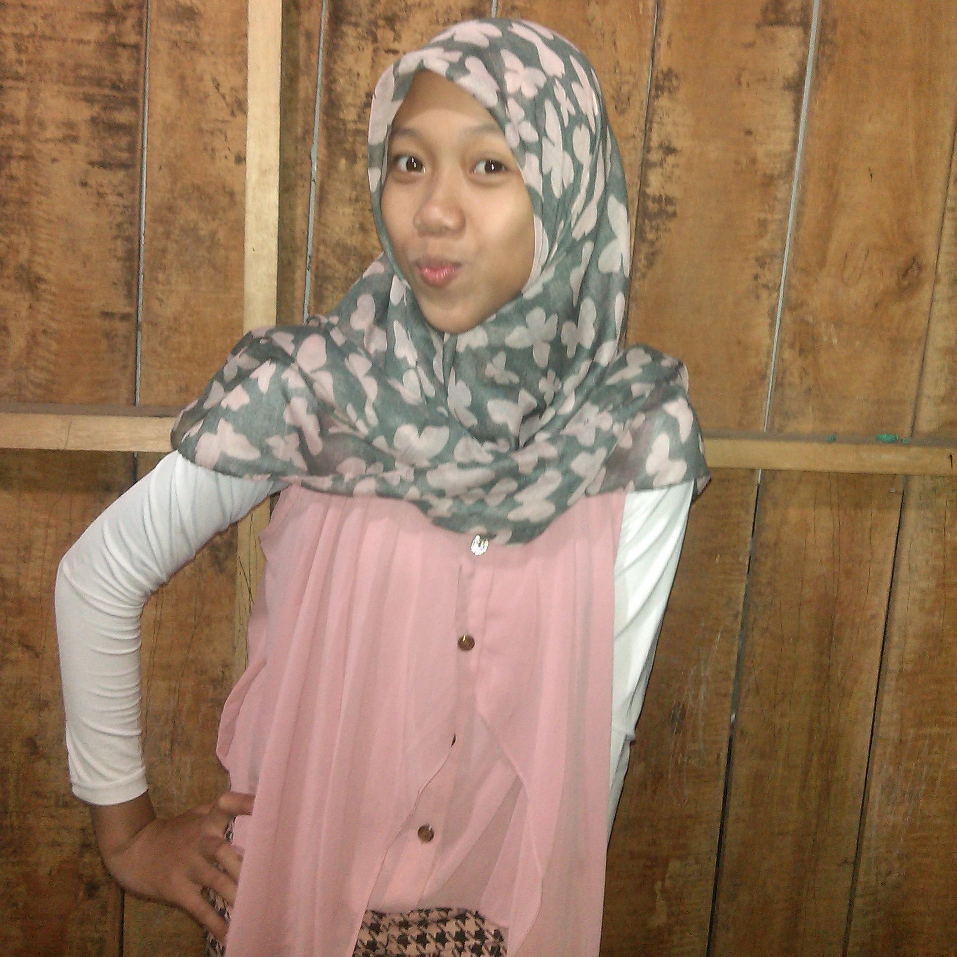 sabila37's profile picture. First i love ALLAH and second i love my mom