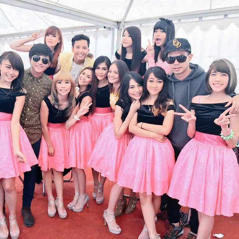OFFICIAL fansbase of @cherrybelleindo from Indramayu | Followed by: @SeruniPeriChibi  | http://t.co/baftC3QcS4 | Follow ~ @EventKRISTAR_ |