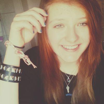 ~ love metal and hard rock ♥ ~equestrian ♥ ~sports ♥ ~instagram: @rocket_queengnr