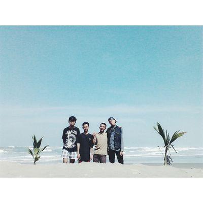 Pecandu Sepak Bola dan Sahabat Sejati Isti'annah Rubbaniati ♥