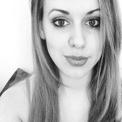 25. MiddleChild. Brunette. pierced. loved. hated. quiet. shy. big heart. big dreams. small funds.
head in the clouds, dont bring me down.