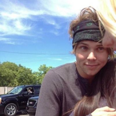 follow @fuckingcalvm bc she gave u a free follow and ask her if u want a fb