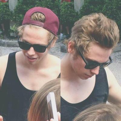 I love coffee and books but nothing compairs to the love i have for mikey|| @deathnxtc || 022515