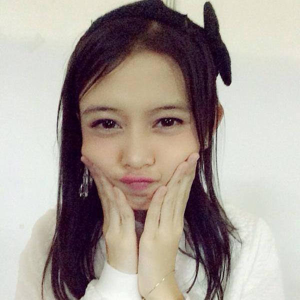 kata mamah orang cantik harus banyak senyum :)))))))