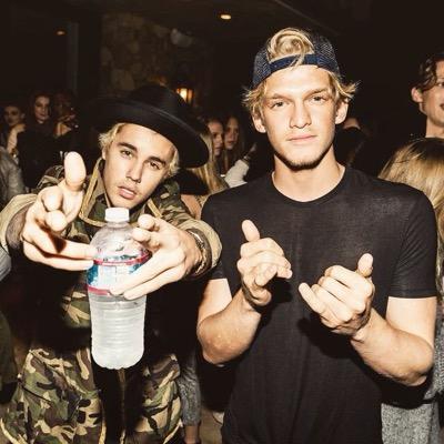 beliebers rule the world || 5 aussies & 1 canadian