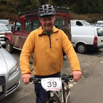 A chunky fun loving dad and husband, thats me. I love life, my family, my dogs and my friends......oh and my Landrover Sally❤️Lets see how this goes?