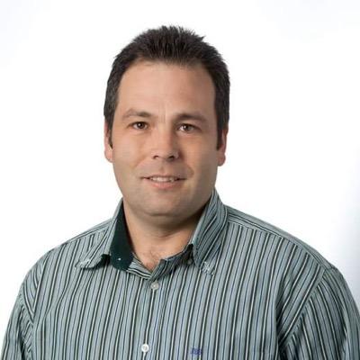 Licenciado en Derecho. Alcalde de Huétor Vega. Agricultor