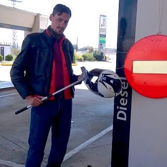 NickOdantzis's profile picture. Tech and auto - I live it and breath it, hence the robot hand and terrible cough