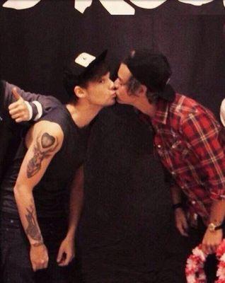 #Directioner   #1Dfamily     #5SOSfamily    #LarryShipper     #Echelon    #ZiamShipper