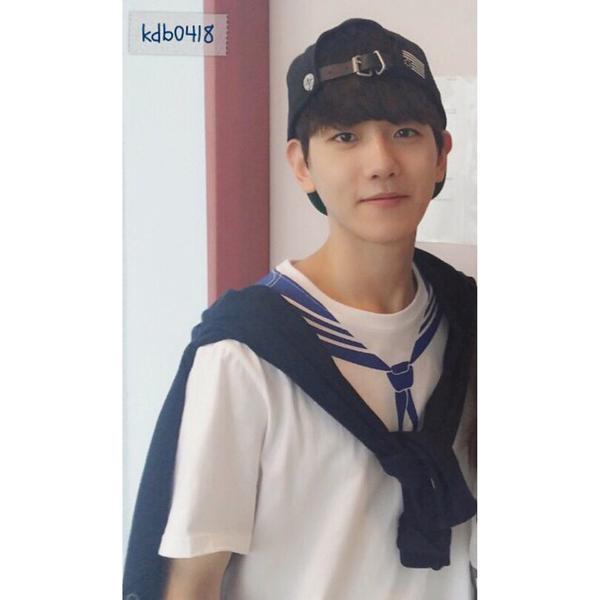life is so hard but i keep smile when i see my bias even though only on pic,video,tv but that's enough ✨