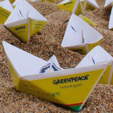 Il gruppo locale di Greenpeace di Lecce nasce nel 1992, con la volontà di diffondere le campagne dell'associazione nel territorio salentino.