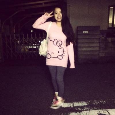 soy loca,rara,bipolar,revoltosa,celosa,problemática,jodida, me río de la nada,olvido lento,lloro por todo; LO BUENO SOY UNA EN UN MILLÓN Psdt: ASÍ ME AMAN