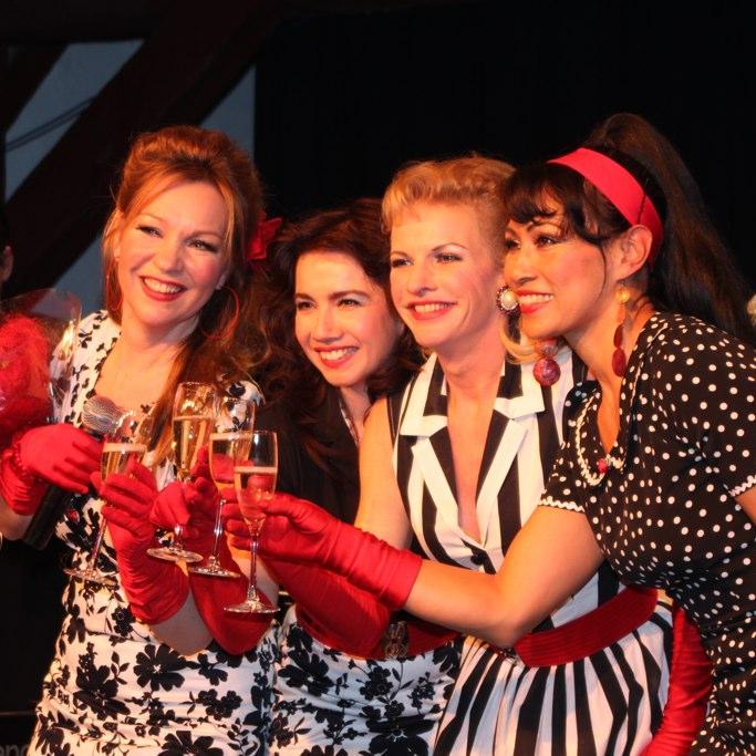 Glamorous, stylish and entertaining!
Mix of close harmony, soul, pop en jazz.