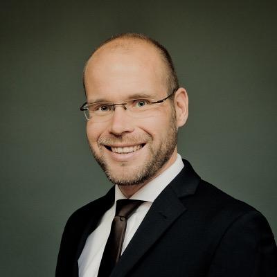 Enterprise Mobility Management Expert, Finance &Controlling, International Enterprise Sales. Facinated by technology, triathlon and bees.