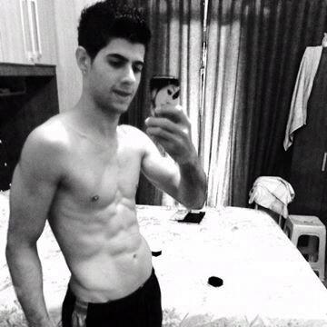 Nós dois temos os mesmos defeitos Sabemos tudo a nosso resperito Somos suspeitos de um crime perfeito, Mas crimes perfeitos não deixam suspeitos.   Bru :3
