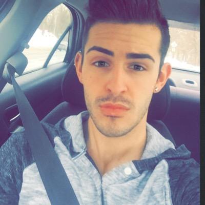 I_tweet_tweet's profile picture. 22