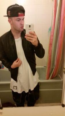18 living in stafford
different fashion to most people
get moody easily 
self confident
easy to talk to