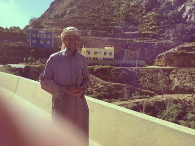 (السمع وطاعه والولاء للقياده الرشيده } انسان بسيط مطيع الله ثم الملك ثم الوطن