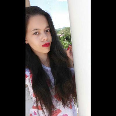 “Eu tenho alguns abraços que chamo de lar. E uns sorrisos em que gosto de morar.