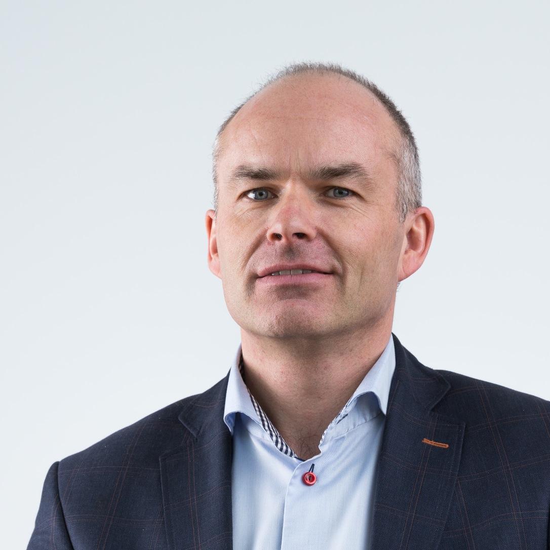 69-modell, bedriftsleder/eier. Ledelse, finans/øk, M&A, innovasjon. Sport & fritid (sykkel, ski, fjellturer, hytteliv). Reiser, god mat & drikke