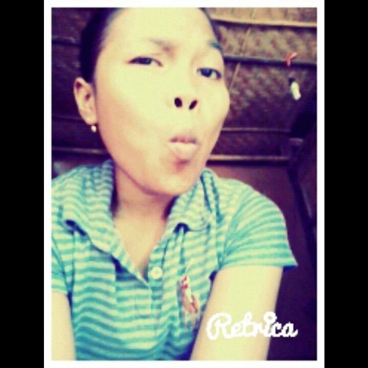 Sering jadi tempat curhat
temen, ngasih saran ke
temen padahal hati sendiri
acak adut -,-