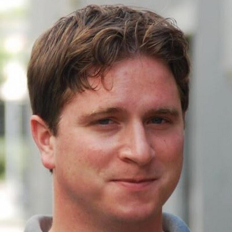 Hi everybody, My name is Lukas and I'm a fascinated Starcraft II: Heart of the Swarm player. I also love animes, skiing and bad jokes