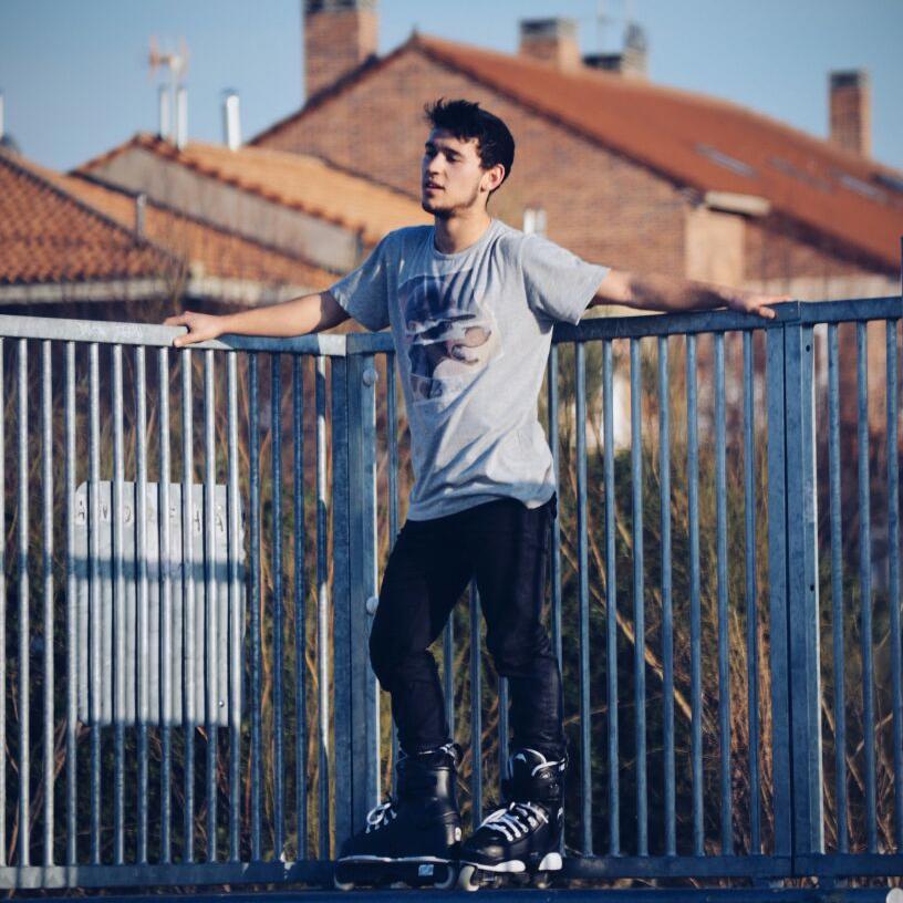Parkour Athlete and Roller                              Rolling since 2008 Freerunnig since 2010   Instagram: @Adri_Roller_