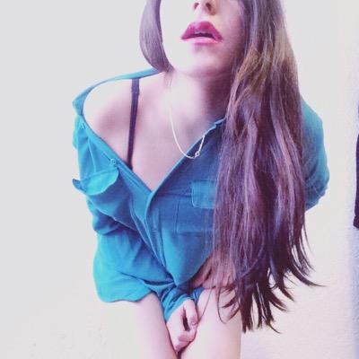 Yo soy una persona paréntesis (no es necesario que me lean pero estoy para la persona que quiera tomarse el tiempo de sorprenderse).