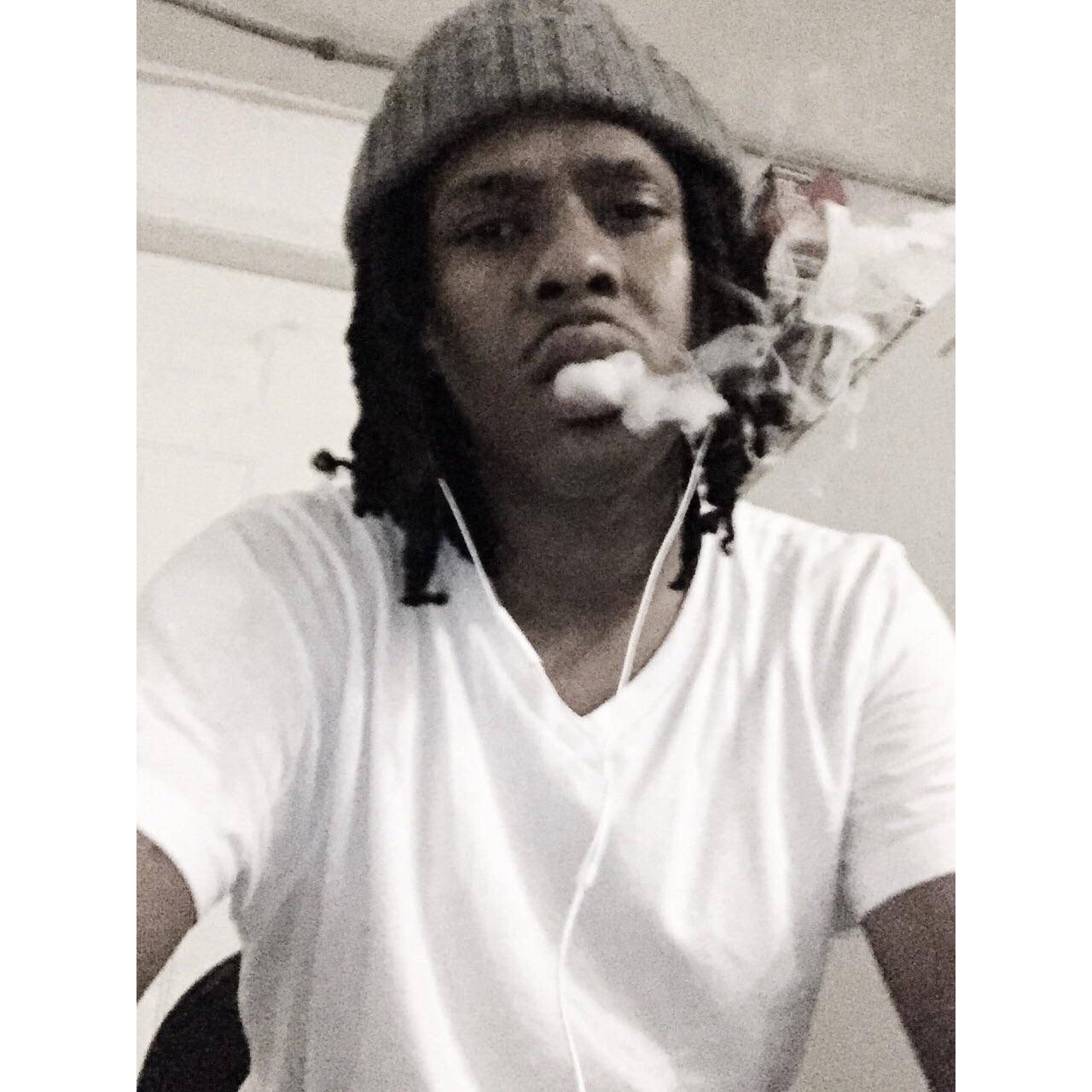 MrCeoFliteCrewEnt Follow my artist @Phreshboi_will [New Music] Bumping Good http://t.co/Cmiw2zHjoQ…
