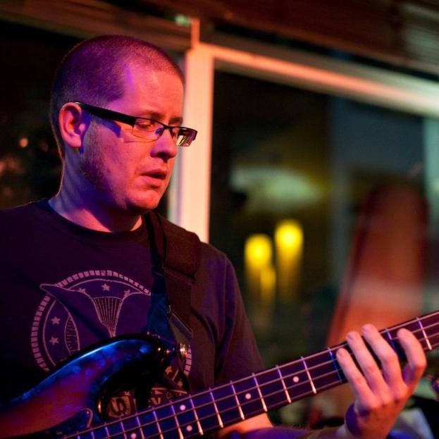 Musician/Bassist/Lecturer/Music Business/Social Media/Studio geek/Gear Junkie/Dad
