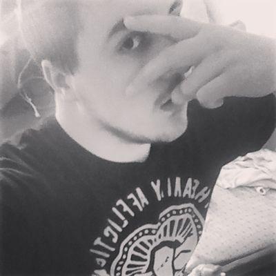 AmityvilleghXst's profile picture. Don't lean on me cause I am falling please don't fall with me...