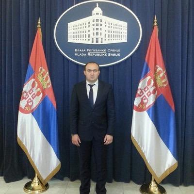 Specijalista elektroenergetike, Predsednik Saveta za energetiku, zaposlen u Elektroprivredi Srbije.