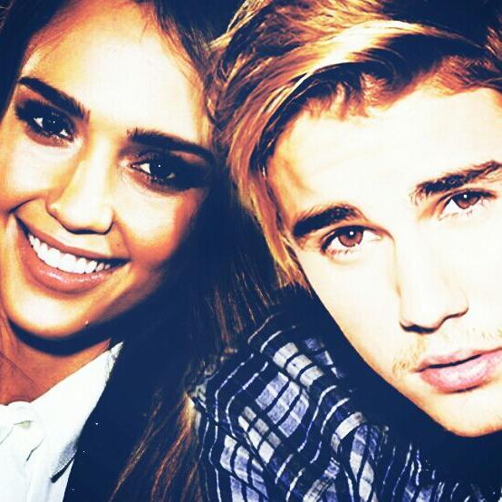 Spoilers, dúvidas e muito mais no primeiro FC da fanfic Comandante Bieber. Sigam e interajam com os personagens no twitter :) Autora: @bibiisCB.