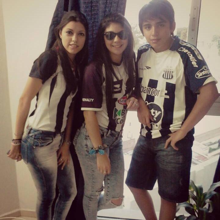 Lucha por todo aquello que te haga sonreír (: