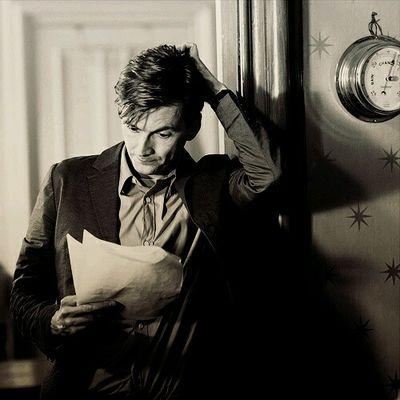 Sorcier. 84 ans, c'est un peu vieux non ? Vend des livres et des potions.