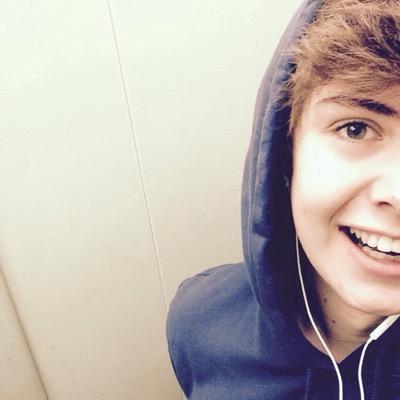 Felix, 18 ans. Le Havre. ✏️ snapchat/instagram : felixbottiau